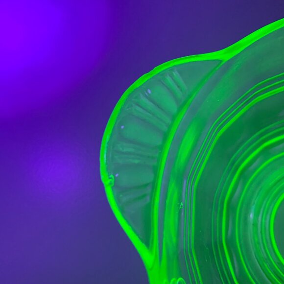 Set Of 3 VTG Uranium Glass Custard Cups Handles Ribbed Design Glows - Picture 5 of 8